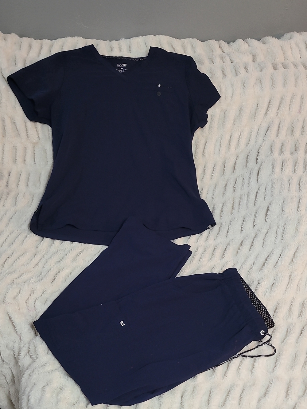 healing hands Navy Track Pants & Short Sleeve Scrub Set